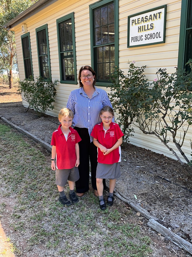 PLEASANT HILLS PUBLIC SCHOOL